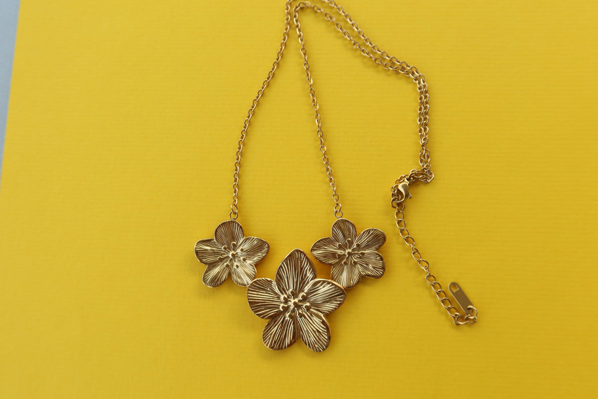 Abay Flower Necklace