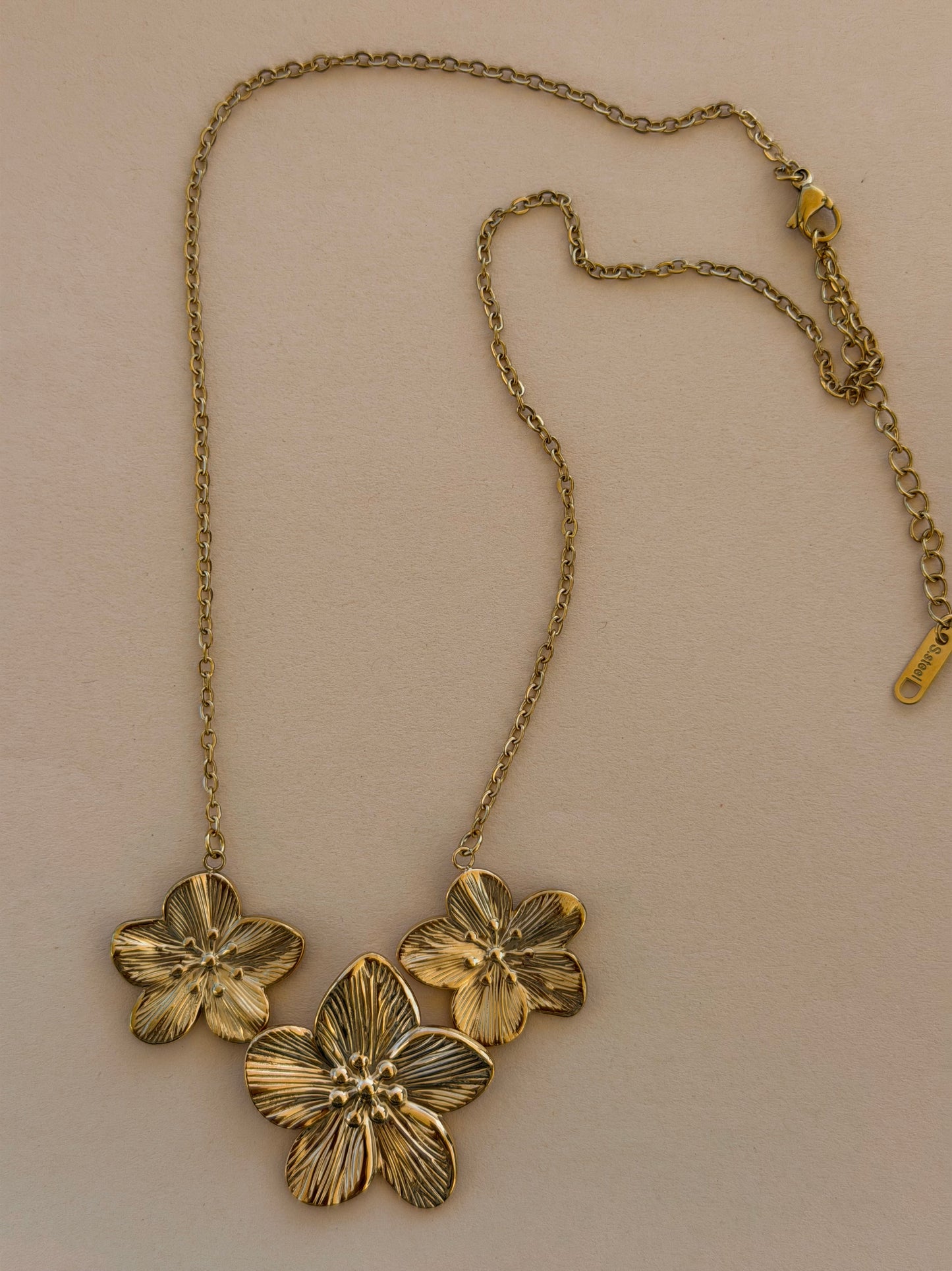 Abay Flower Necklace