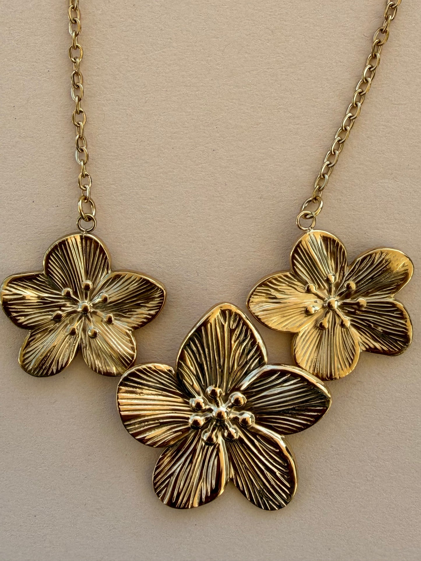 Abay Flower Necklace