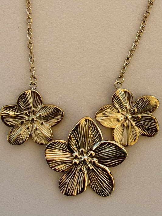 Abay Flower Necklace