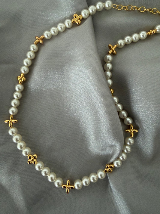 Elina gold Necklace