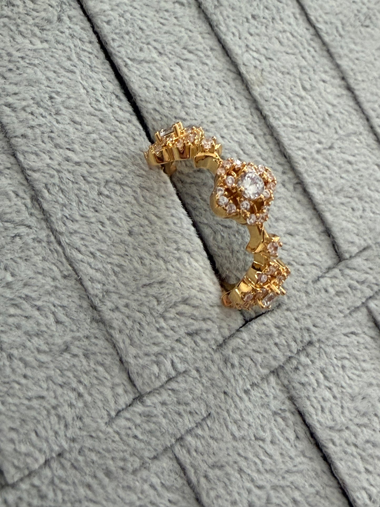 Klassischer goldfarbener Ring